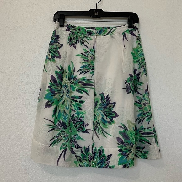 Tahari silk blend pleated floral A line knee length skirt.  SZ 8 - Picture 6 of 14